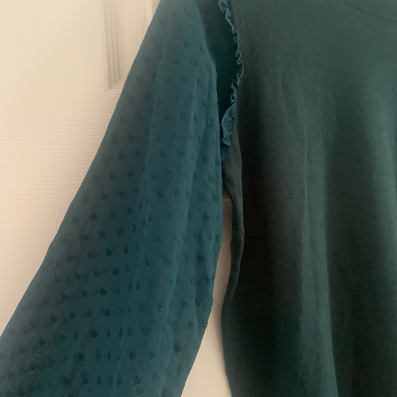 Never worn. Green Sweater. Mesh sleeves. - Picture 3 of 3